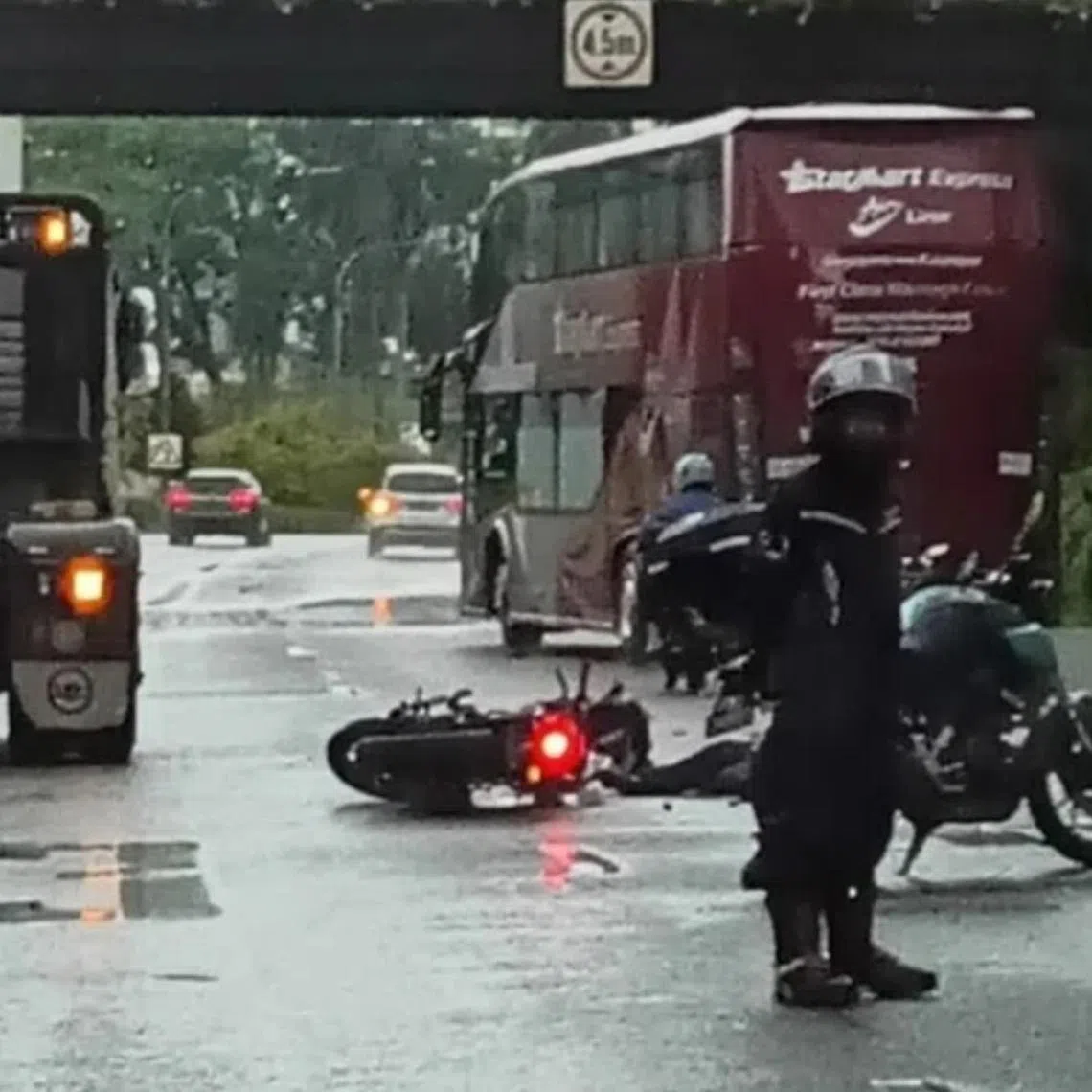 The accident happened near the Clementi Avenue 2 exit, in the direction towards Tuas.