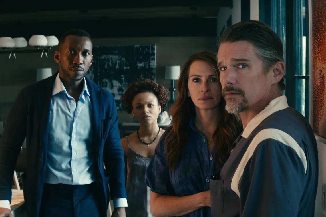 (From left) Mahershala Ali, Myha’la Herrold, Julia Roberts and Ethan Hawke in Leave The World Behind.