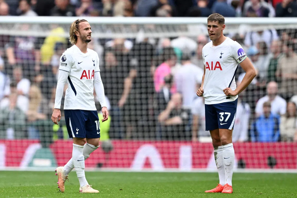 Soccer Football - Premier League - Tottenham Hotspur v Aston Villa - Tottenham Hotspur Stadium, London, Britain - September 19, 2026 Tottenham Hotspur's James Maddison and Micky van de Ven look dejected after Aston Villa's Emiliano Buendia scores their third goal REUTERS/Dylan Martinez