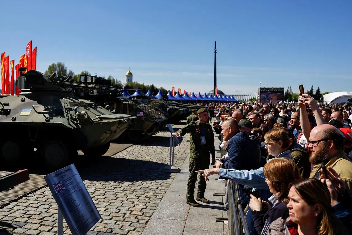 Russians throng to display of Western 'trophy' tanks captured in ...