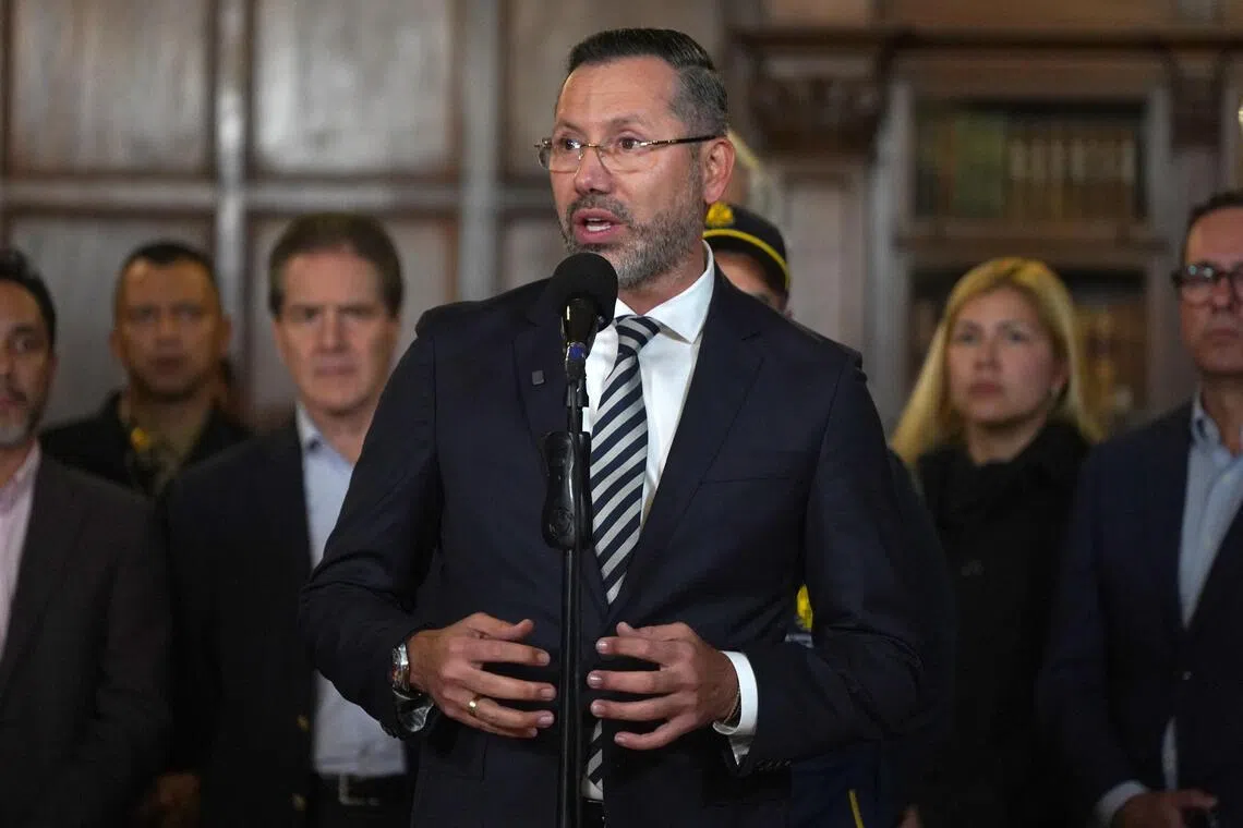 Colombian minister under fire over beach holiday post-quake