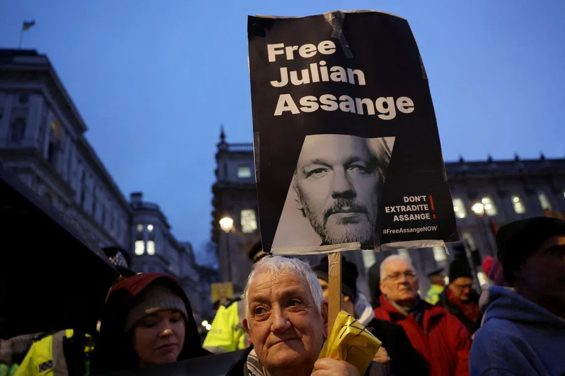 FILE PHOTO: Supporters of WikiLeaks founder Julian Assange demonstrate, on the day Assange appeals against his extradition to the United States, in London, Britain, February 21, 2024. REUTERS/Isabel Infantes/File Photo