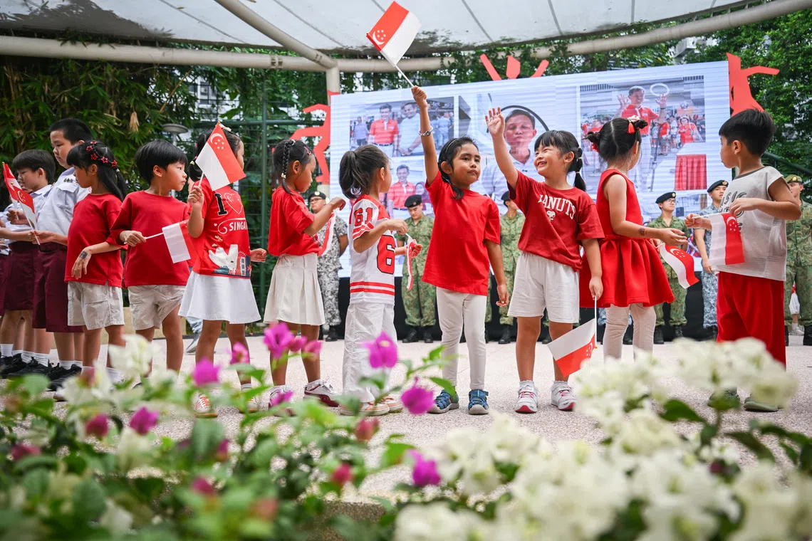 The event, organised by Buona Vista’s grassroots organisations, featured activities for the community, including a ceremonial cake-cutting, mass sing-along and other performances.