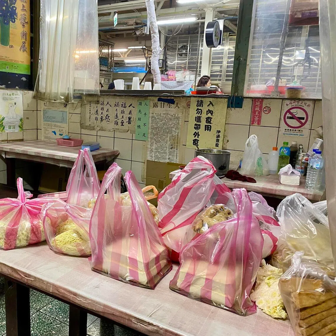 wyyplastic - Plastic bags are heavily used in Taiwan's wet markets.



ST PHOTO: YIP WAI YEE