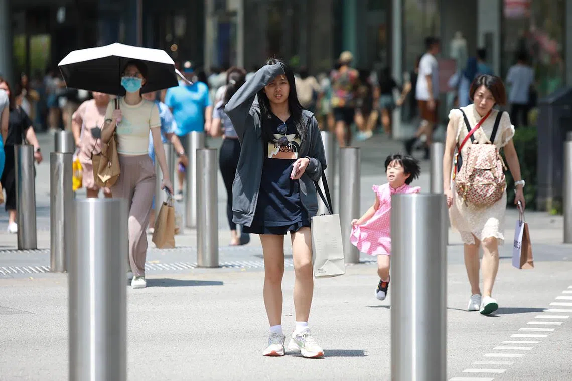 By end-century, between 41 and 351 days in a year will see temperatures exceeding 35 deg C. 