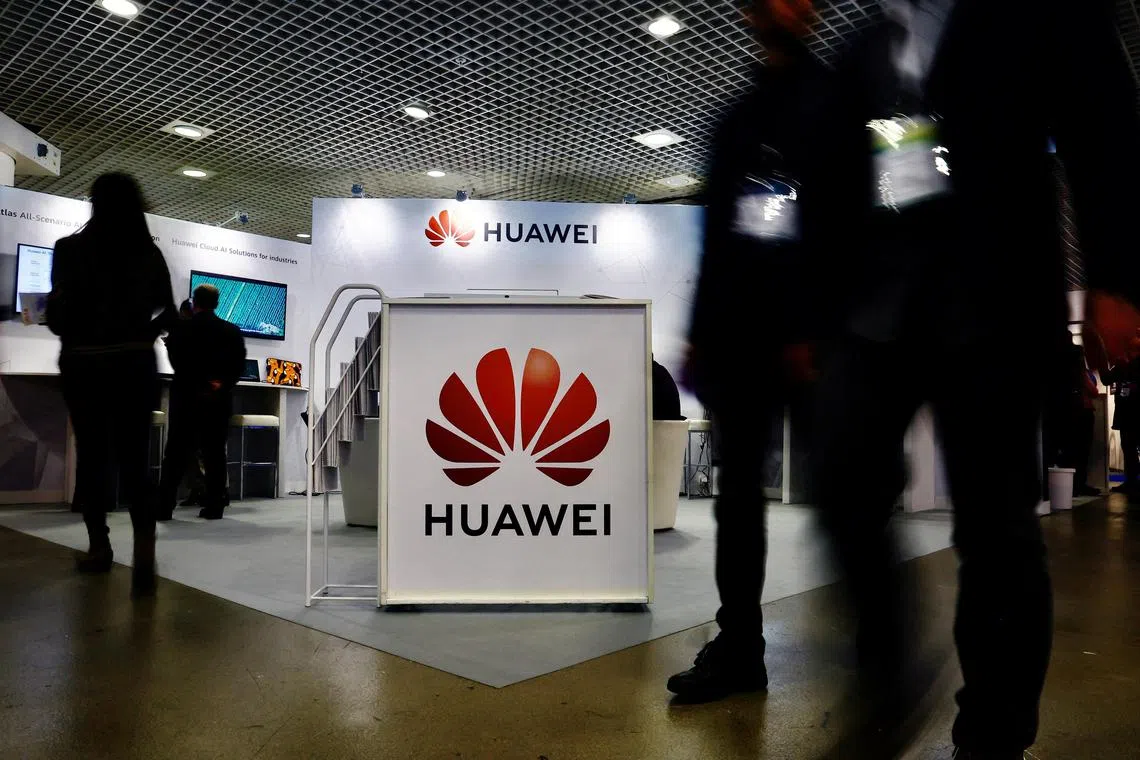 The European Union is considering a mandatory ban on member states using companies that might pose a security risk in their 5G networks, including China’s Huawei Technologies Co Ltd.