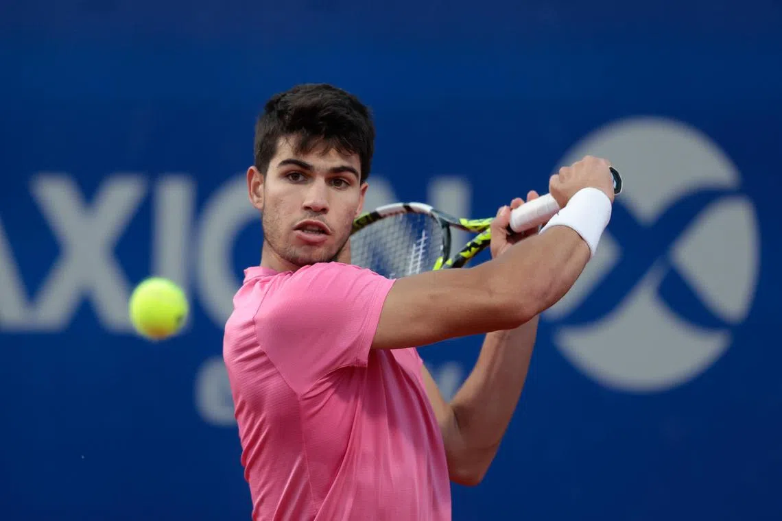 Carlos Alcaraz crushed Bernabe Zapata 6-2, 6-2 in 77 minutes on Saturday in the semi-finals of the Argentina Open. 