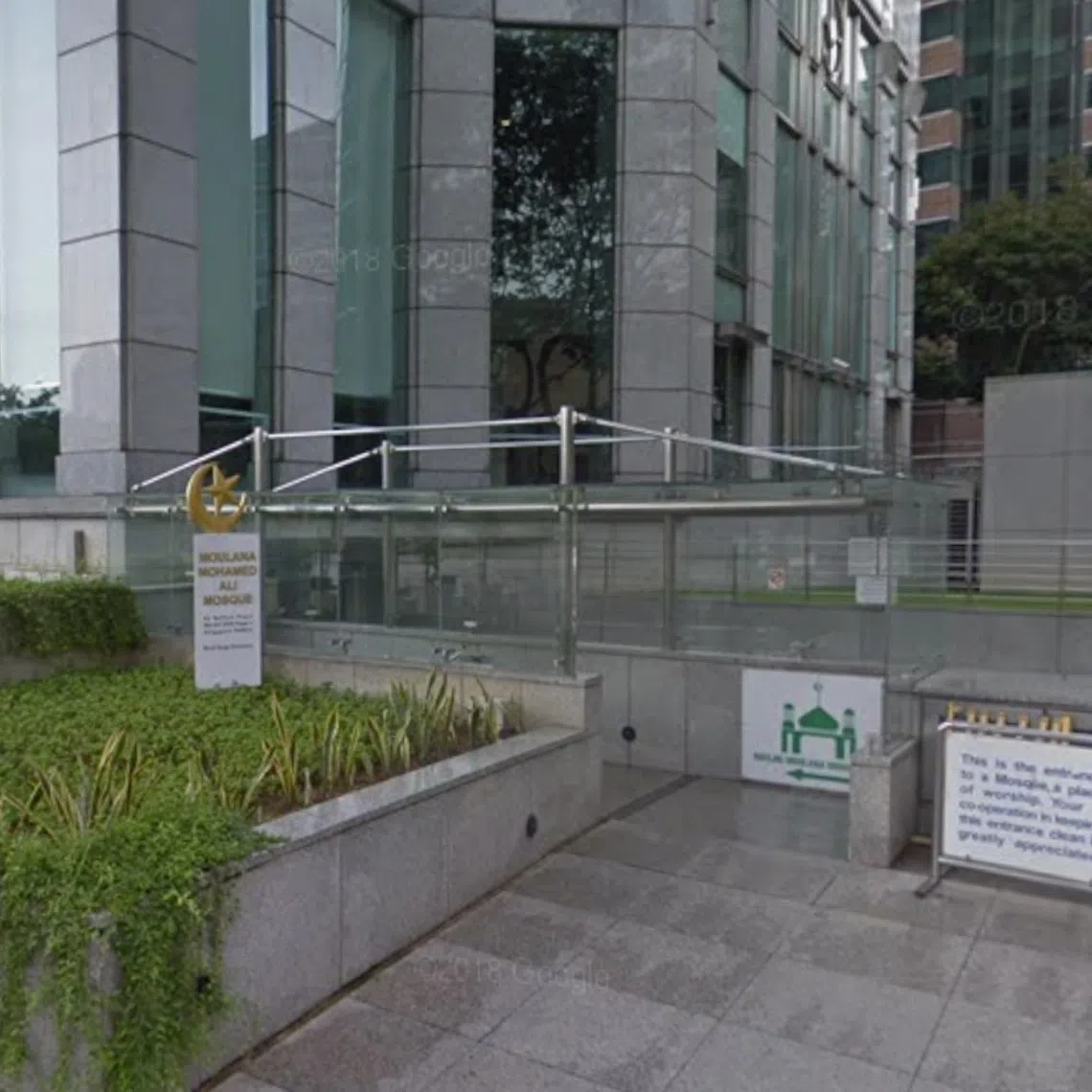 Police said they were alerted to a fire outside a mosque located at 80 Raffles Place at around 9pm on Sept 25.
