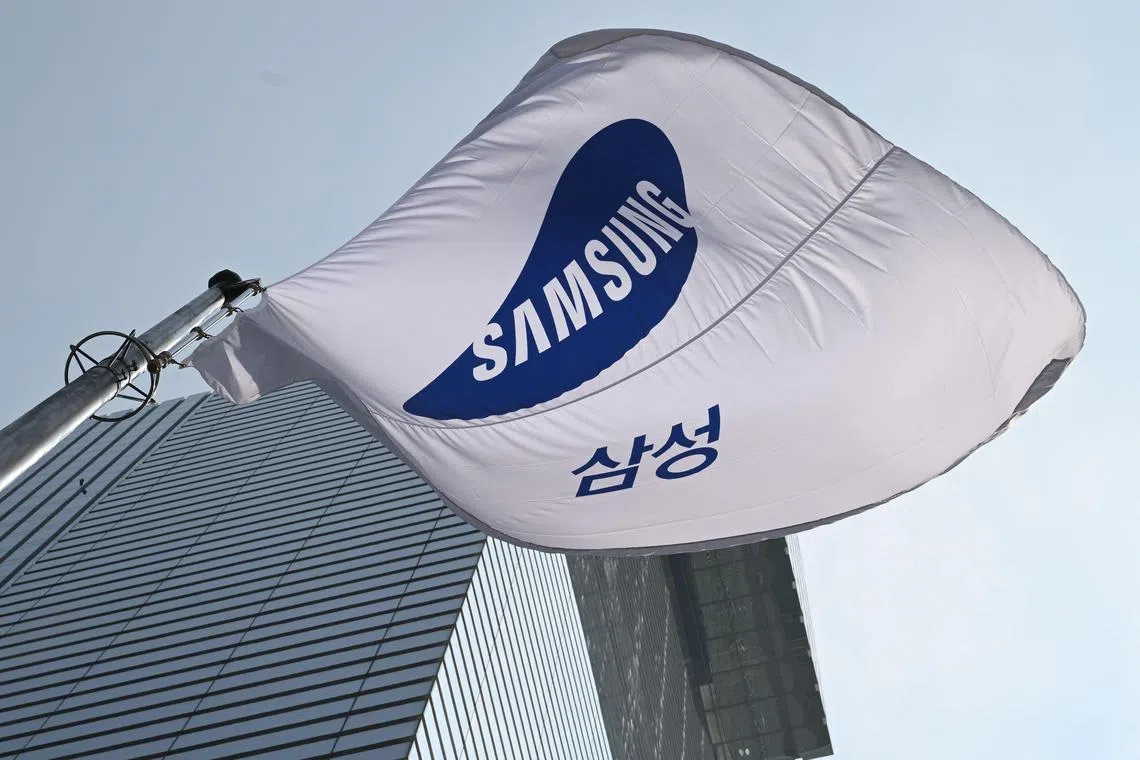 Samsung’s chip division posted a profit of 400 billion won during the quarter, down from 6.5 trillion won a year earlier.