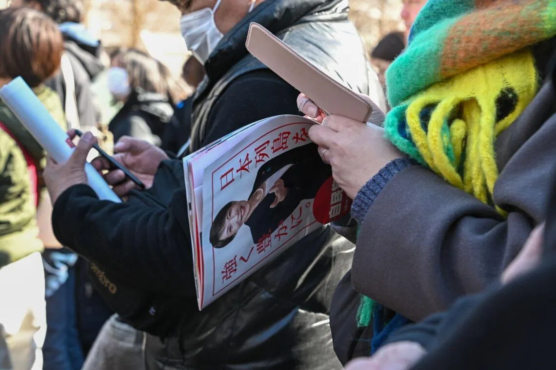 Short Japan election raises social media campaigning stakes