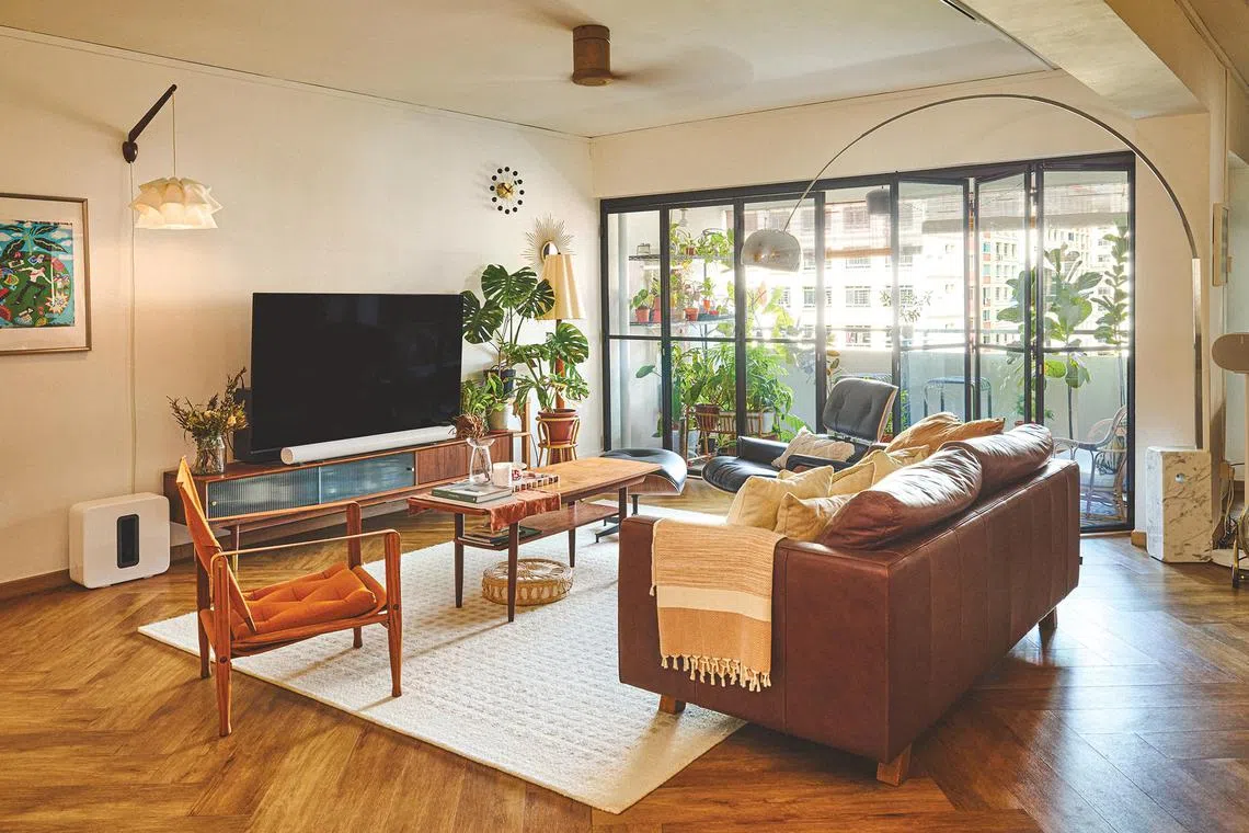 hbochre26 - In the spacious apartment of Geraldine Toh and Vincent Lim, art, design
elements and an earthy sensibility commingle in perfect harmony.

Photo: Darren Gabriel Leow