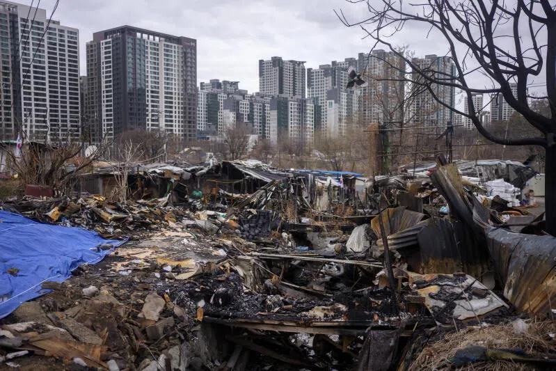 Guryong, a 28.7ha, unauthorised settlement surrounded by some of the country’s richest people, symbolises the economic gap in Seoul and the struggle the poor face to own a home.