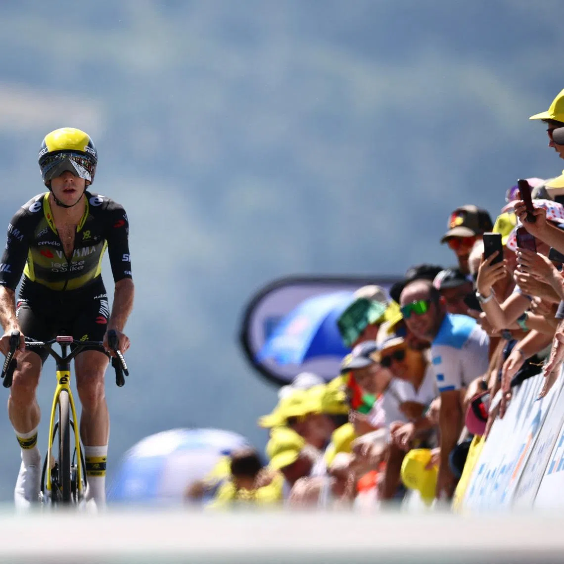 Cycling - Tour de France - Stage 13 - Loudenvielle to Peyragudes - Loudenvielle, France - July 18, 2025 Team Visma | Lease a Bike's Simon Yates in action before crossing the finish line after stage 13 REUTERS/Sarah Meyssonnier
