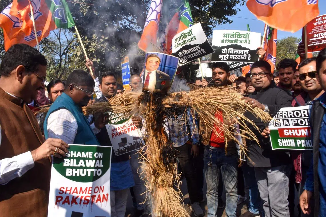 BJP members burning an effigy of Pakistani Foreign Minister Bilawal Bhutto Zardari over his remarks about Indian PM Narendra Modi, in Ranchi, India, on Dec 17, 2022.