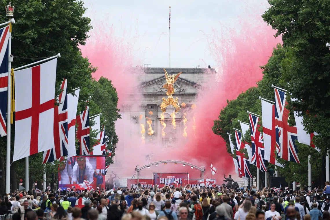 Soccer Football - UEFA Women's Euro 2025 - England Victory Parade - London, Britain - July 29, 2025 Pyrotechnics and smoke is seen down The Mall as England players lift the trophy and celebrate with fans during the victory celebrations REUTERS/Toby Melville