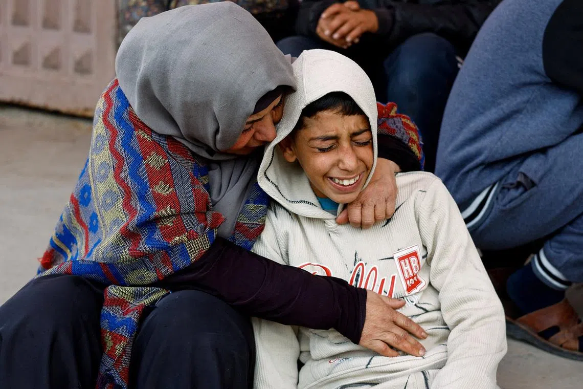 Mourners react during the funeral of Palestinians who, according to medics, were killed by Israeli strikes on Wednesday, at Al-Aqsa Martyrs Hospital, in Deir al-Balah, central Gaza Strip, January 21, 2026. REUTERS/Mahmoud Issa