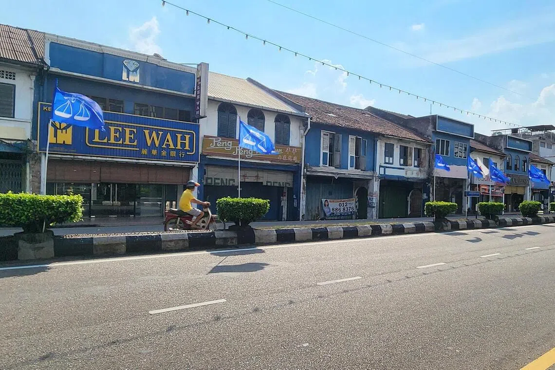 Kuala Pilah’s gold shops draw shoppers from beyond the district, including customers travelling from Kuala Lumpur for better prices.