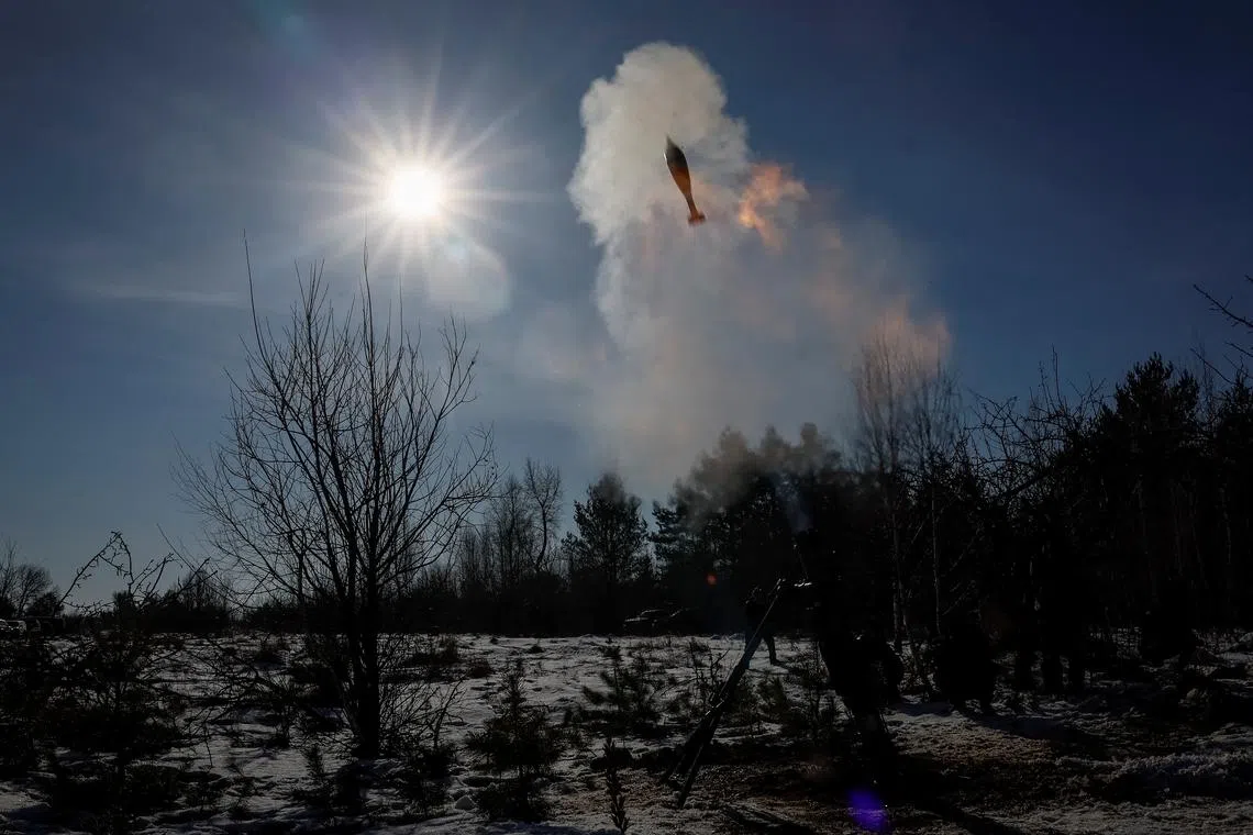 FILE PHOTO: Ukrainian servicemen fire a 120-mm mortar during military exercises, amid Russia's attack on Ukraine, in Zhytomyr region, Ukraine January 30, 2024. REUTERS/Gleb Garanich/File Photo