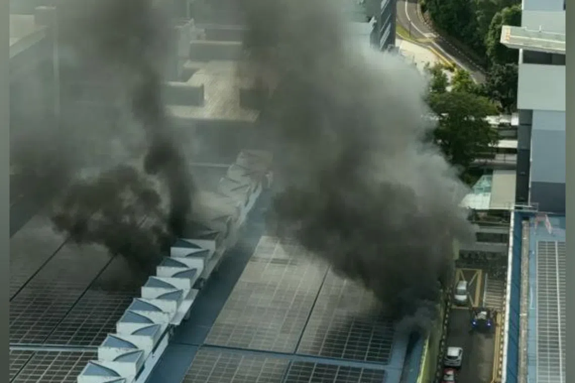 The fire was extinguished with a water jet, and there were no reported injuries.