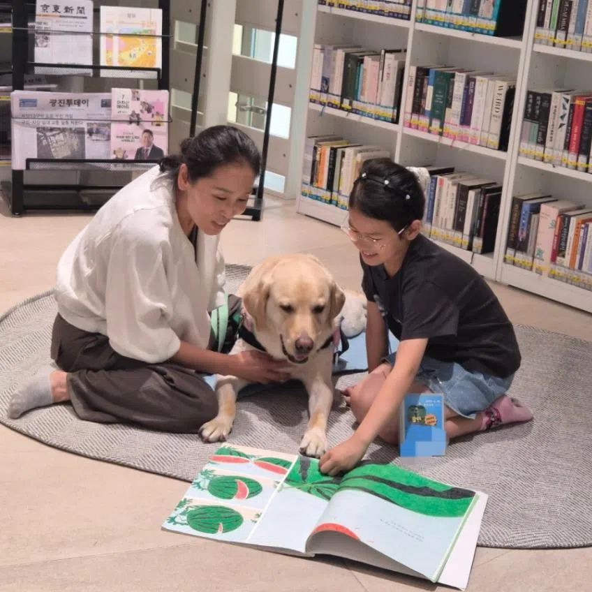 ChamE, a six-year-old labrador, passed the Korean Human-Animal Interaction Association’s suitability assessment earlier in June.