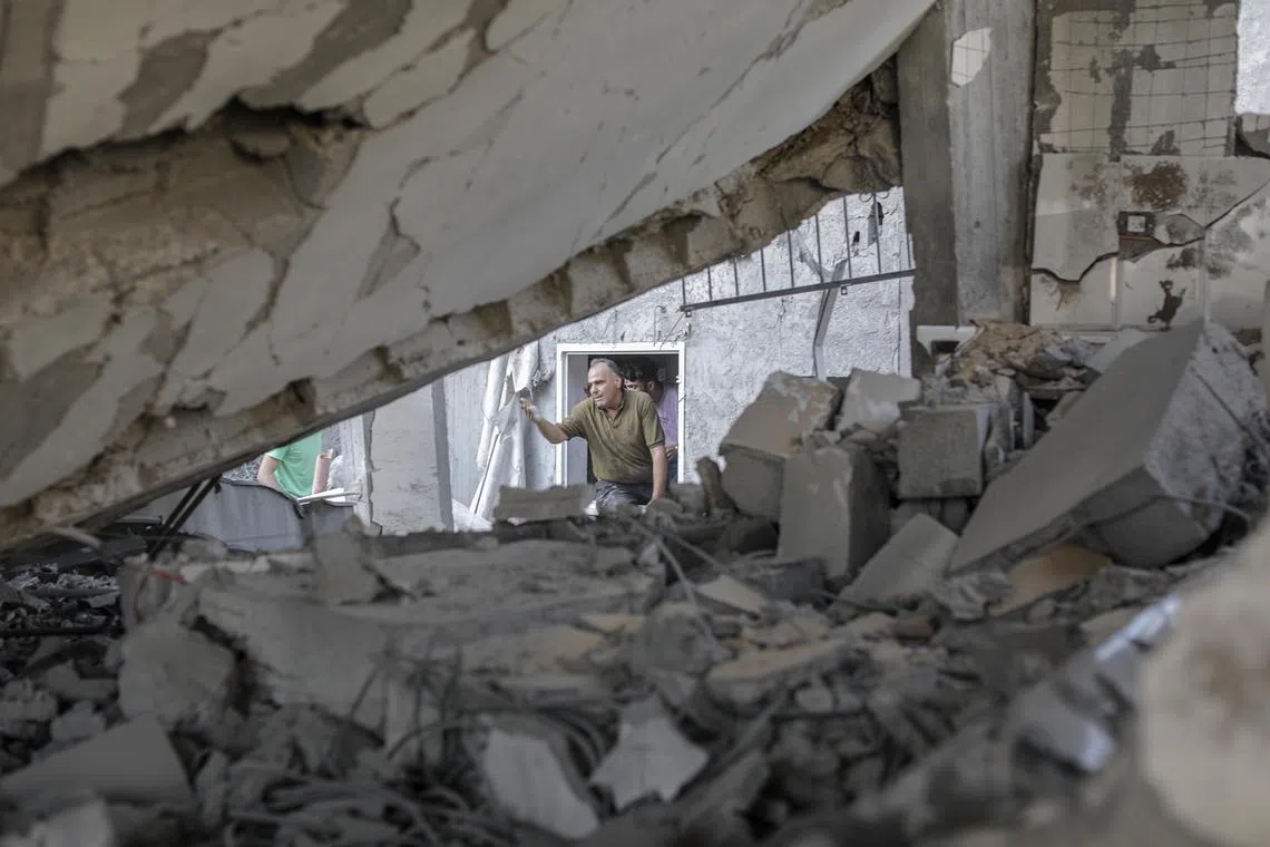 epa10931020 Palestinians search for bodies and survivors in the rubble of a residential building leveled in an airstrike, in the Khan Younis refugee camp in the southern Gaza Strip, 21 October 2023 . More than 4,000 Palestinians and 1,400 Israelis have been killed according to the Israel Defense Forces (IDF) and the Palestinian health authority since Hamas militants launched an attack against Israel from the Gaza Strip on 07 October. In the latest developments, Egypt hosts, on 21 October, an international summit on the situation in Gaza and after a Qatari mediation two hostages have been released by Hamas on the evening of 20 October as confirmed by their relatives, Israeli officials and Hamas.  EPA-EFE/HAITHAM IMAD