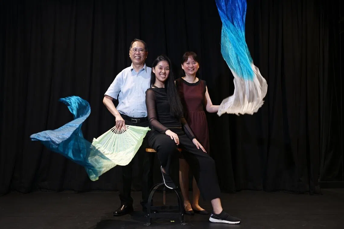 Jade with her father, Ow Weng Keong, a vice-principal, and her mother, Ong Chui Hoon, a teacher.