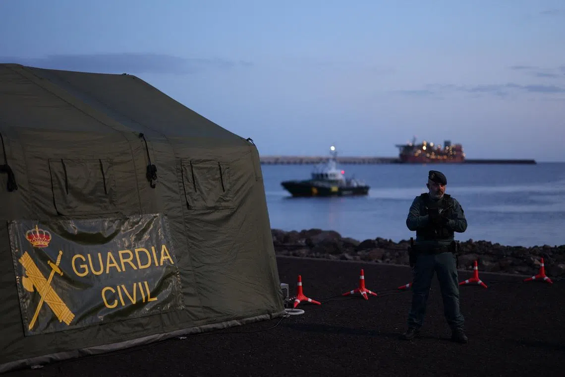 Cruise ship hit by hantavirus outbreak arrives in Tenerife