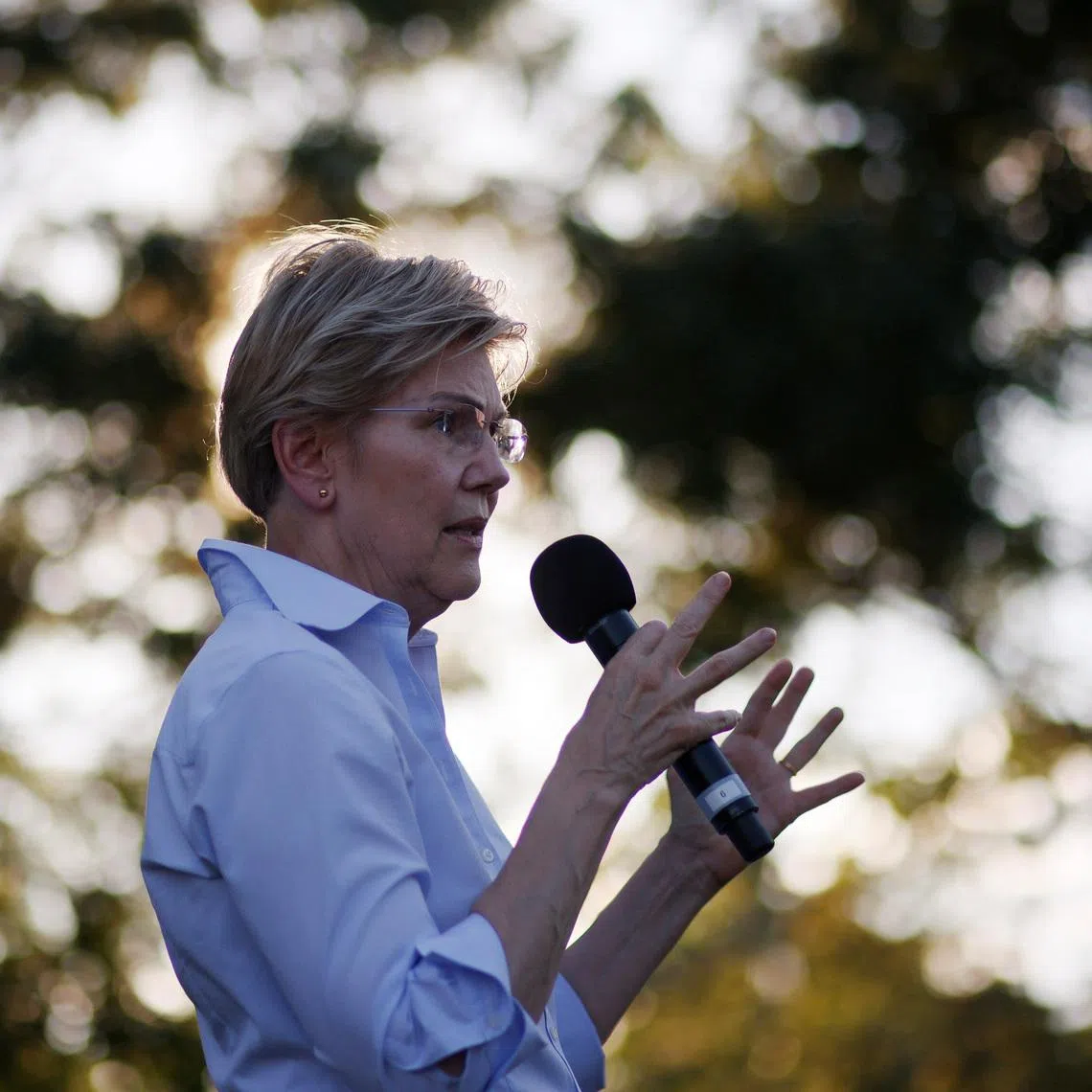 U.S. Senator Elizabeth Warren answers a question during a \"Meet and Greet\" with voters in Newburyport, Massachusetts, U.S., August 24, 2021. REUTERS/Brian Snyder