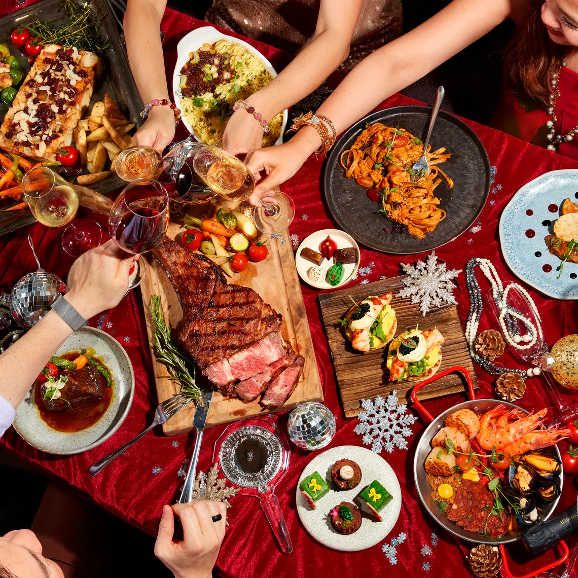 Seasonal favourites, from Christmas log cakes to honey-glazed hams, set the stage for relaxed holiday gatherings at Pan Pacific Orchard. 