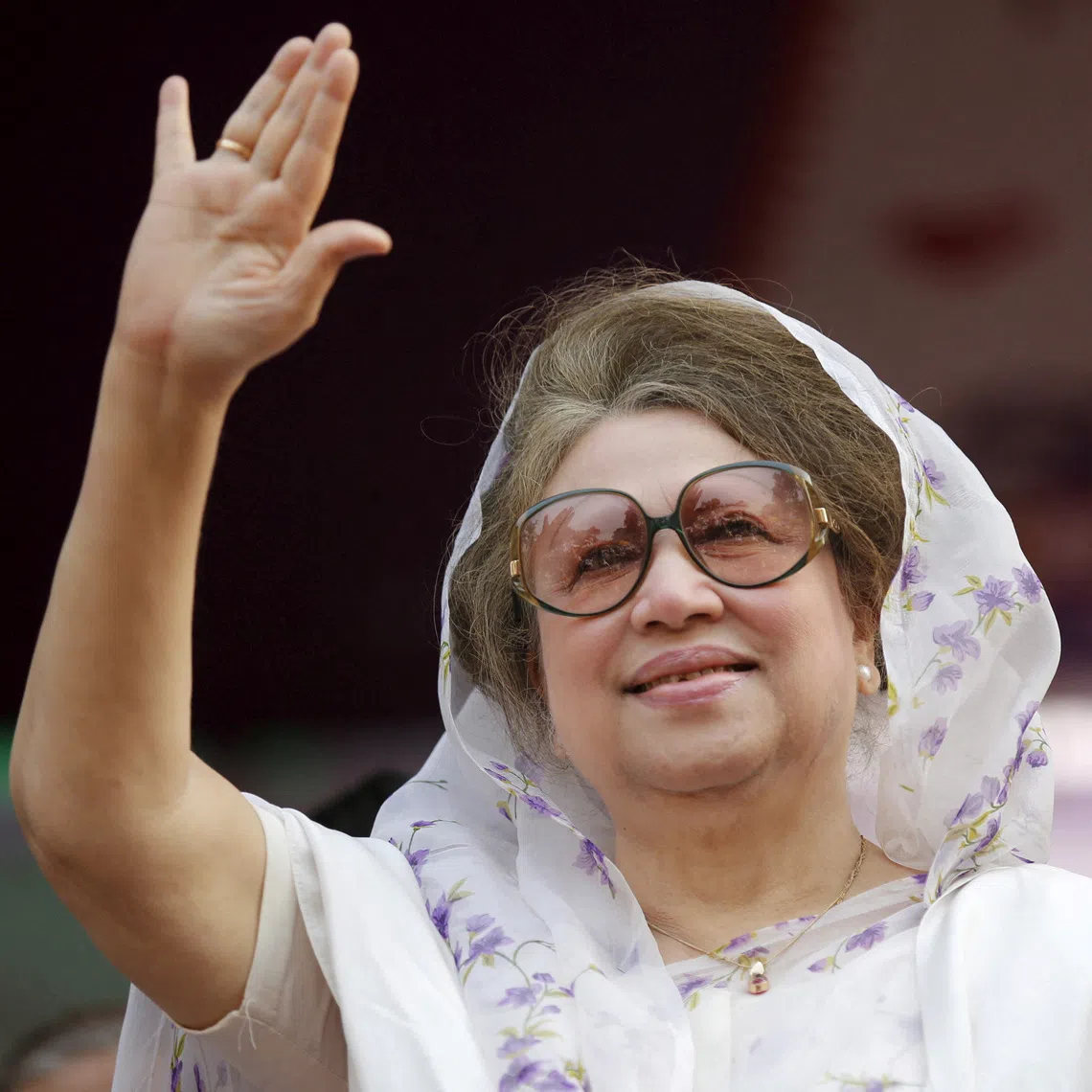 Bangladesh's former prime minister Khaleda Zia's health deteriorated since being admitted to hospital last week.