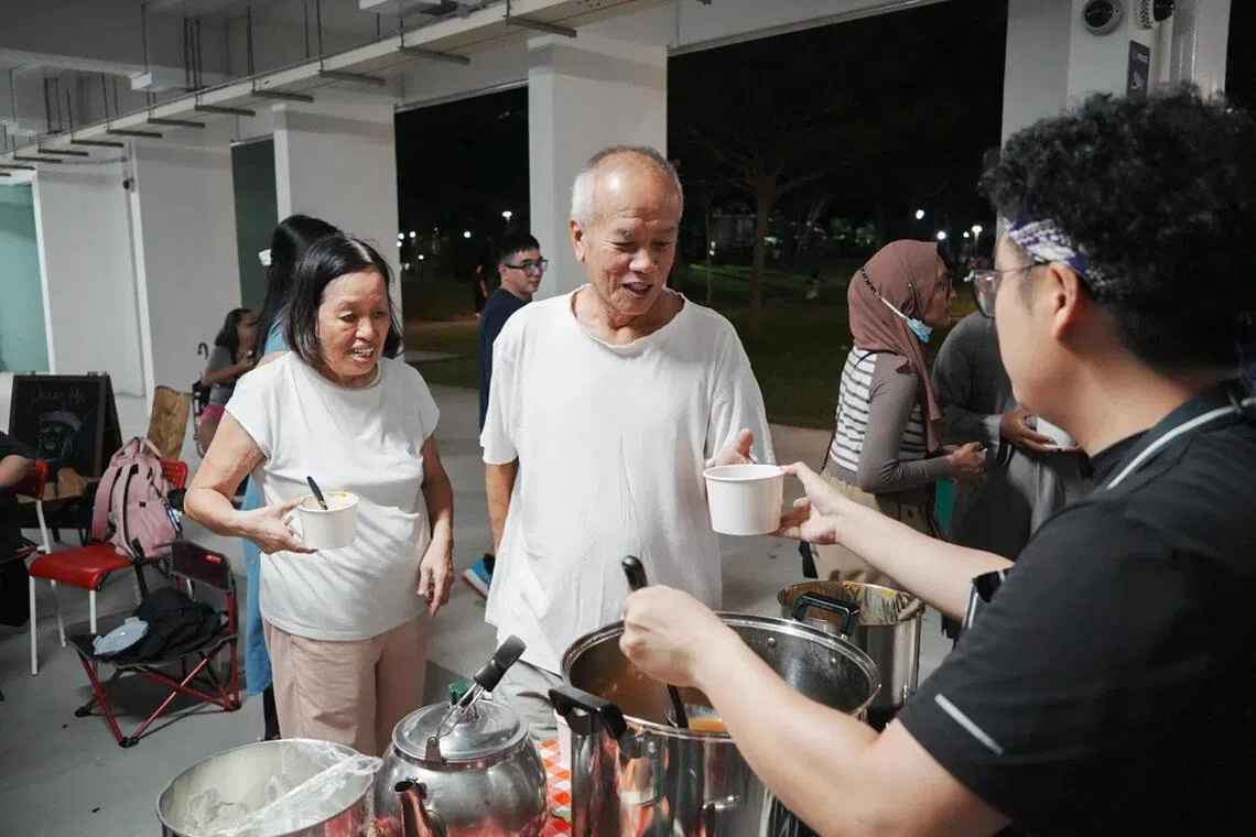 Young and old alike turned up at the first Kampung Soup Kitchen on May 30, where Ngoh served two kinds of soups.