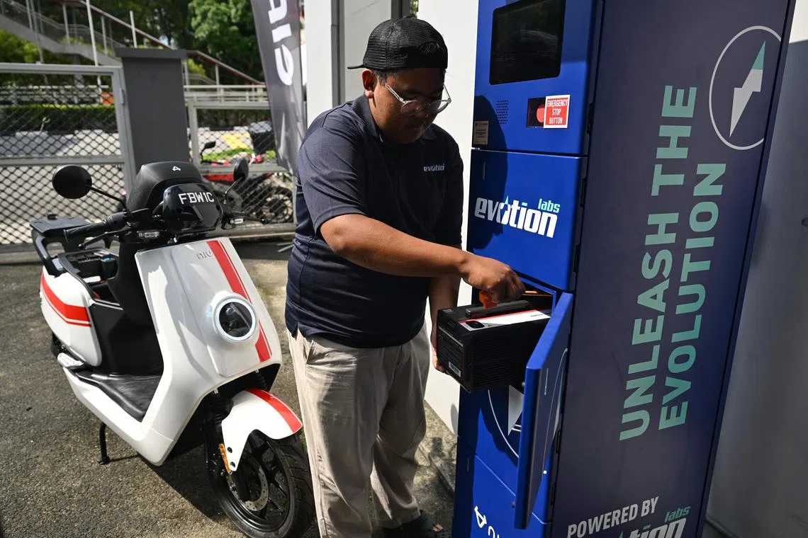 Demonstration of the battery swopping service for electric motorcycle photographed on May 15, 2024 

******************


This is the first commercially available battery swopping service for electric motorcycle has been launched in Singapore.