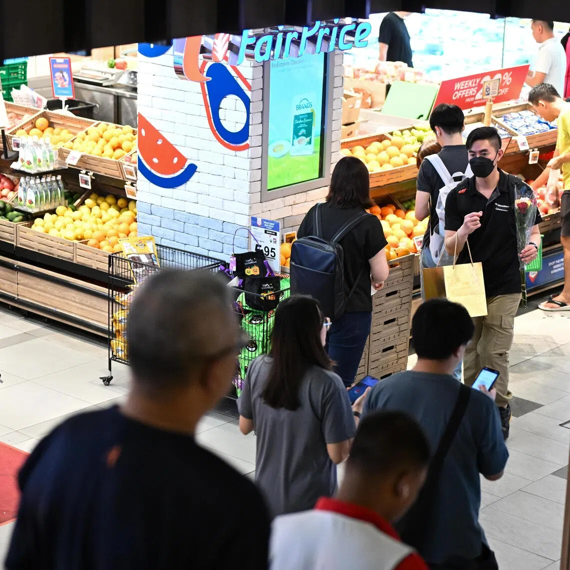 FairPrice extends discounts on selected daily essentials groceries for vulnerable Singaporeans with lower monthly income till end-2026.
(ST PHOTO: LIM YAOHUI)
ST20251001-202507400474-Lim Yaohui-pixgeneric/