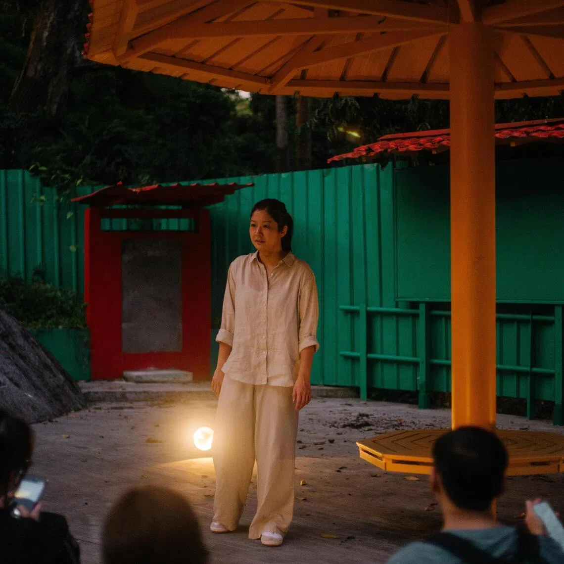 In The Middle Of The Water is a promenade theatre work performed by Chng Xin Xuan (pictured) and written by Kok Heng Leun.