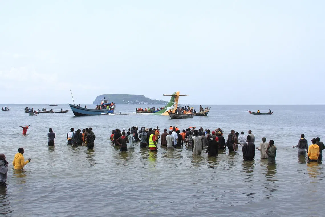 epa10289975 Rescue operations underway after a plane carrying 43 people crashed into Lake Victoria in Tanzania in bad weather shortly before scheduled landing in Bukoba, 06 November 2022. Twenty-six people have been rescued so far, according to Tanzanian officials.  EPA-EFE/STR