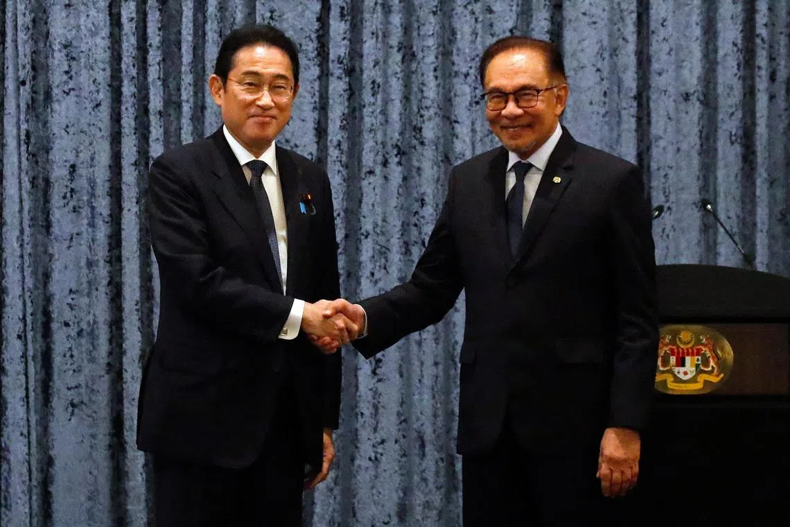 Malaysia Prime Minister Anwar Ibrahim and Japanese Prime Minister Fumio Kishida pose for a photograph during Kishida's official visit, at Putrajaya, Malaysia, 05 November 2023. FAZRY ISMAIL/Pool via REUTERS