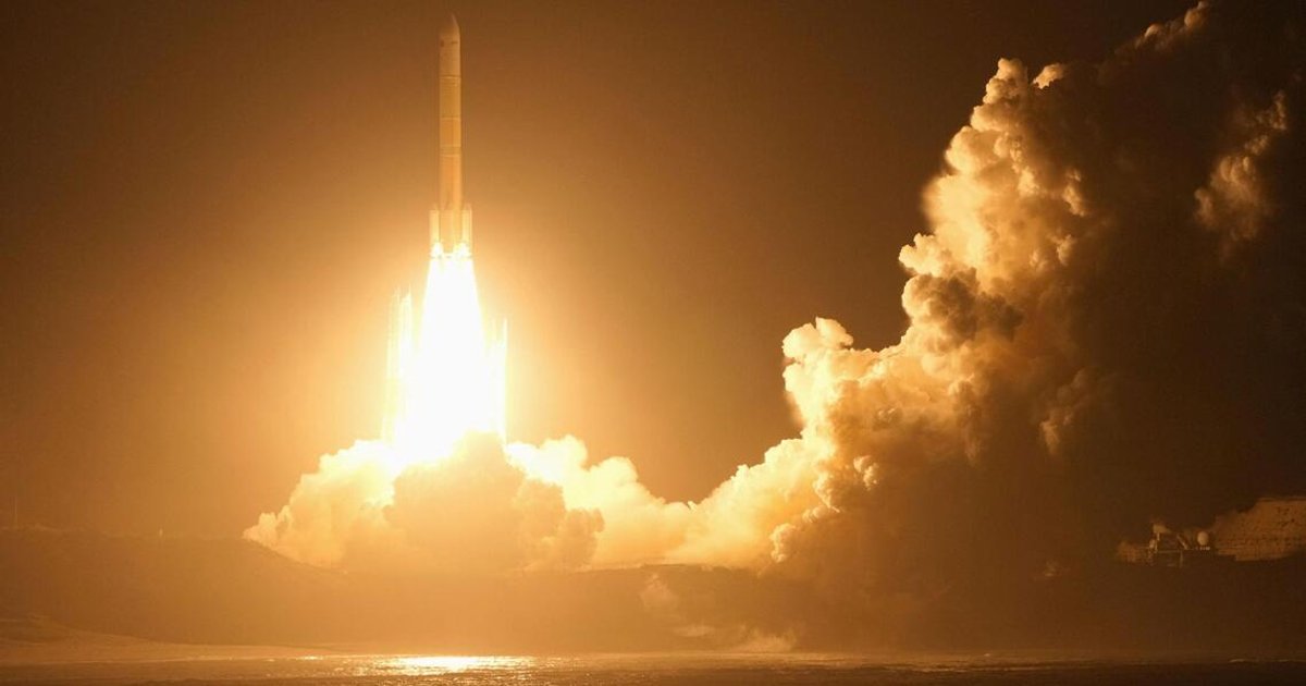 Japan successfully launches probe in historic Mars moon mission