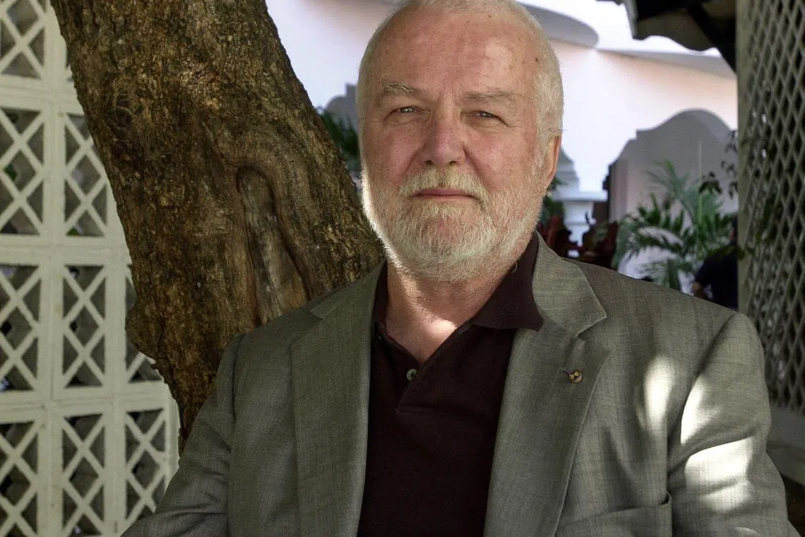 Russell Banks, a prolific American fiction writer whose work charted the interior lives of marginalised people at odds with social forces, has died at age 82.
