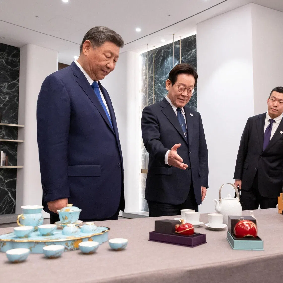 South Korea’s President Lee Jae Myung presents gifts for China's President Xi Jinping after their meeting in Gyeongju, South Korea, November 1, 2025. The Presidential Office/Yonhap/via REUTERS       ATTENTION EDITORS - THIS IMAGE HAS BEEN SUPPLIED BY A THIRD PARTY. NO RESALES. NO ARCHIVE. SOUTH KOREA OUT. NO COMMERCIAL OR EDITORIAL SALES IN SOUTH KOREA.
