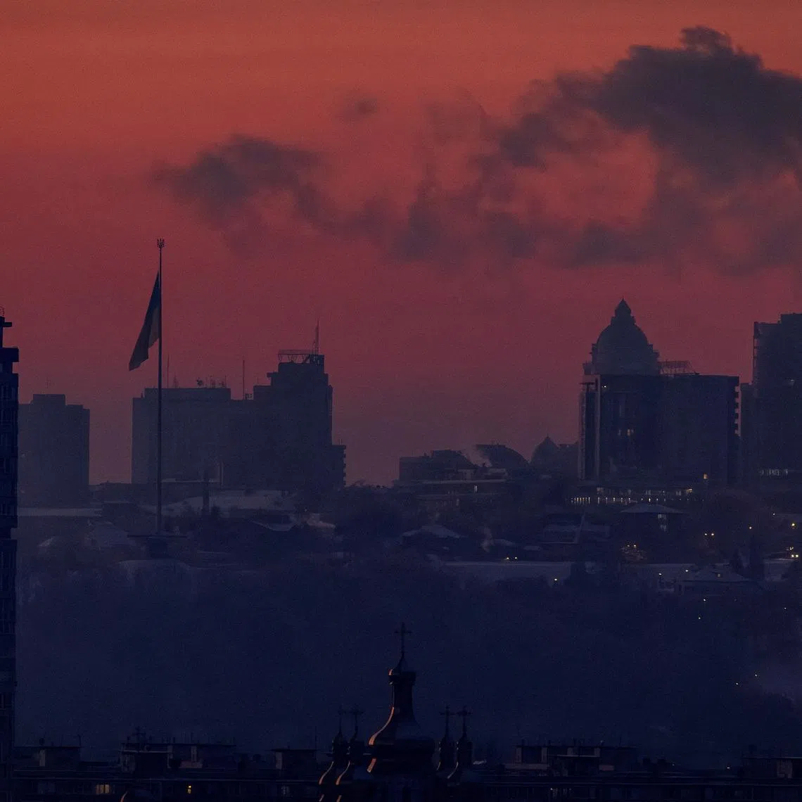 FILE PHOTO: Water vapour rises from residential buildings' autonomous heating systems during a power blackout and freezing temperatures, after critical civil infrastructure was hit by recent Russian missile and drone attacks, amid Russia's attack on Ukraine, in Kyiv, Ukraine January 19, 2026. REUTERS/Vladyslav Sodel/File Photo
