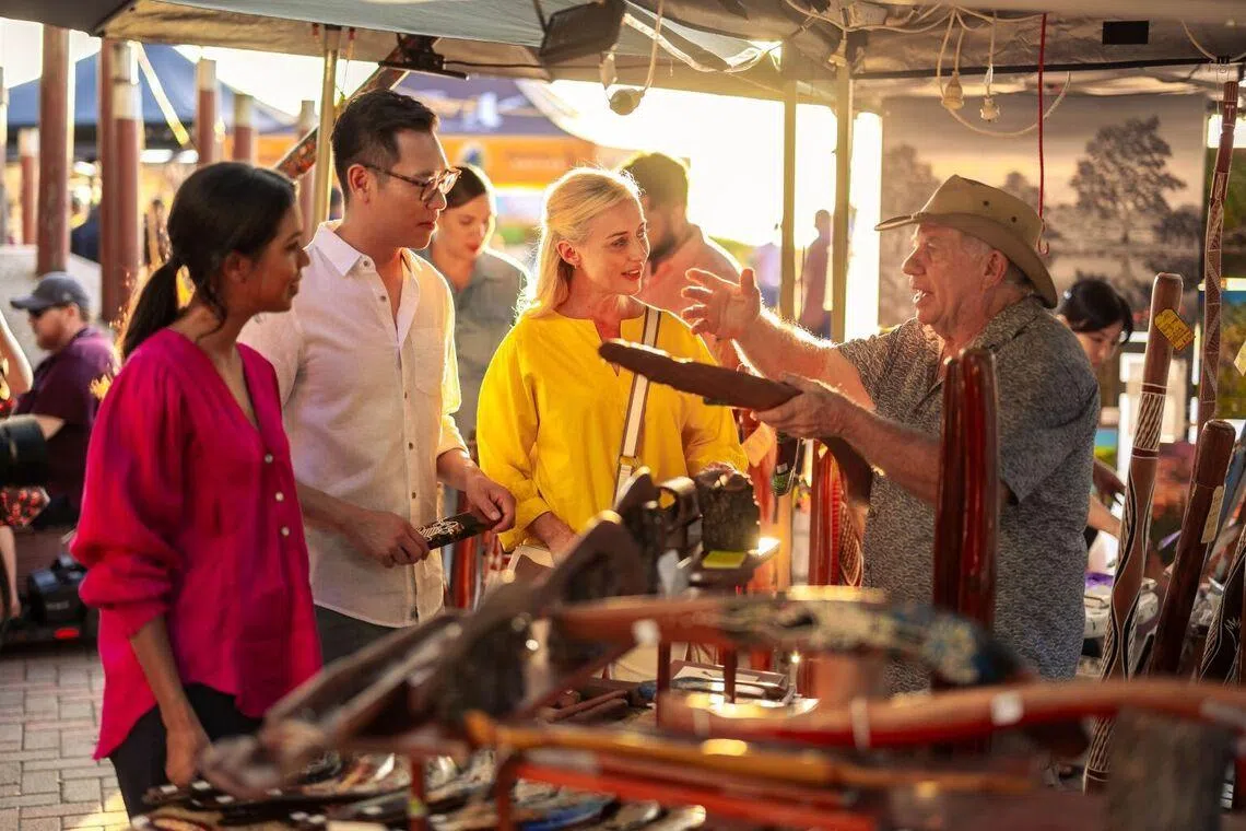 People shopping at Mindil Beach Sunset Market