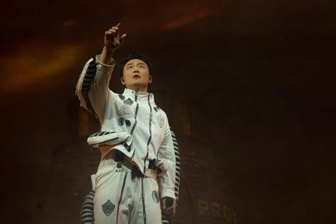 Hong Kong singer Eason Chan opened his Fear And Dreams World Tour In Singapore concert at the Singapore Indoor Stadium on April Saturday by embarking on a mission through space.