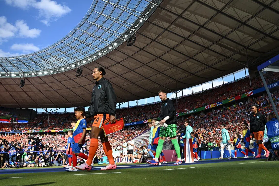 FILE PHOTO: Soccer Football - Euro 2024 - Group D - Netherlands v Austria - Berlin Olympiastadion, Berlin, Germany - June 25, 2024 Netherlands' Virgil van Dijk and teammates walk out before the start of the match REUTERS/Annegret Hilse/File Photo