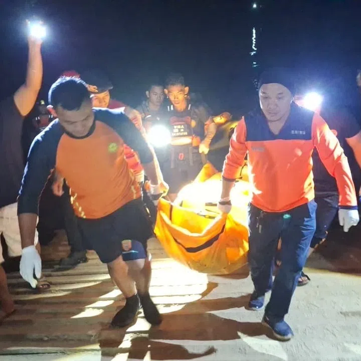 Eight people died after a ferry sank in the Mahakam River in East Kalimantan, Indonesia.