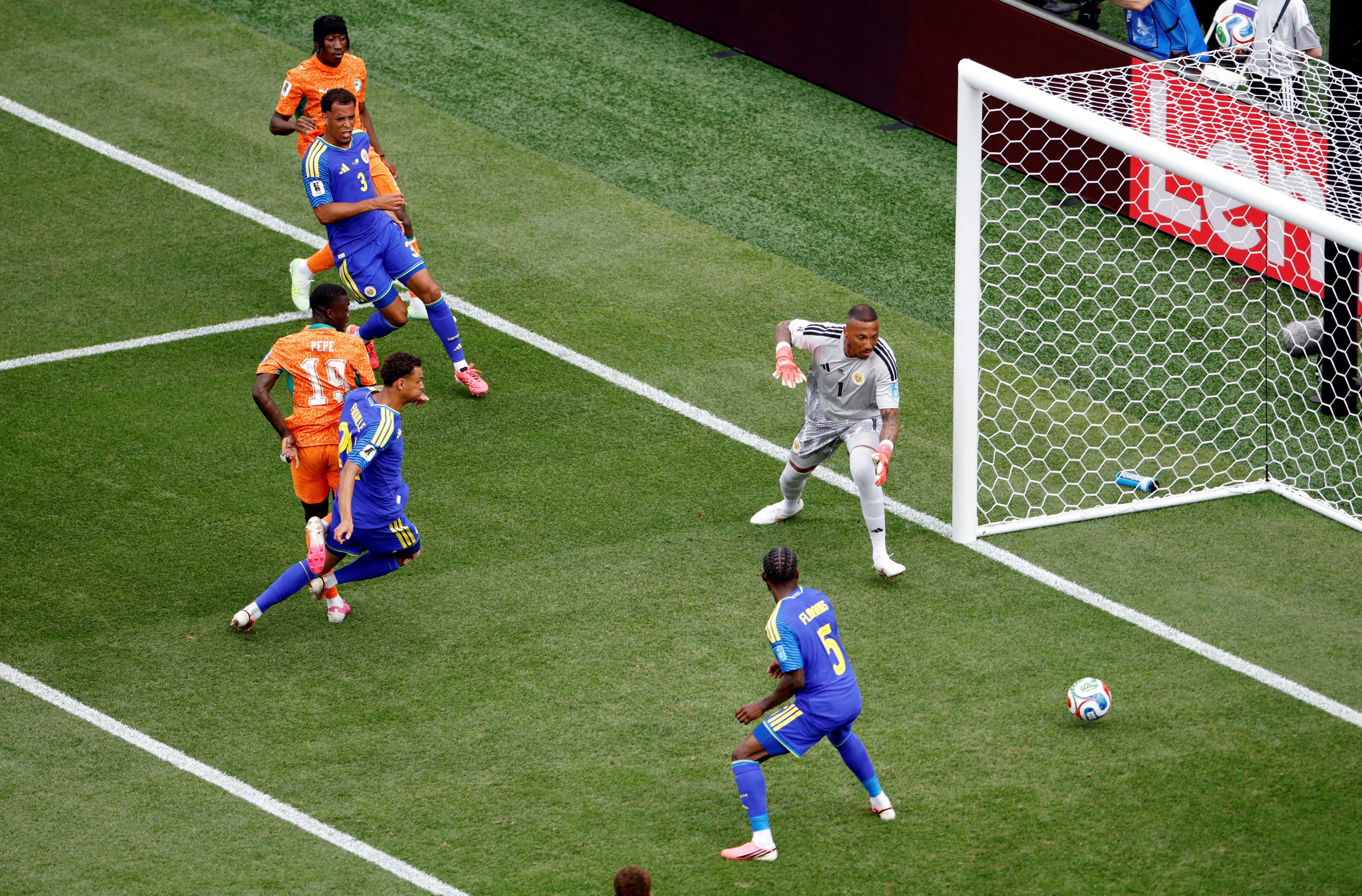Soccer Football - FIFA World Cup 2026 - Group E - Curacao v Ivory Coast - Philadelphia Stadium, Philadelphia, Pennsylvania, U.S. - June 25, 2026
Ivory Coast's Nicolas Pepe scores their first goal past Curacao's Eloy Room REUTERS/Brian Snyder     TPX IMAGES OF THE DAY