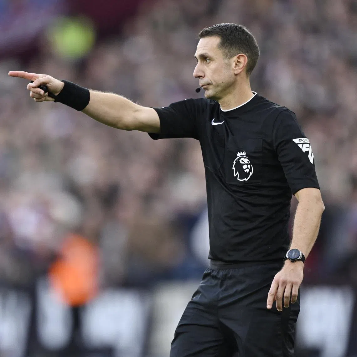 FILE PHOTO: Soccer Football - Premier League - West Ham United v Manchester United - London Stadium, London, Britain - October 27, 2024 Referee David Coote awards a penalty to West Ham United REUTERS/Tony O Brien/File Photo