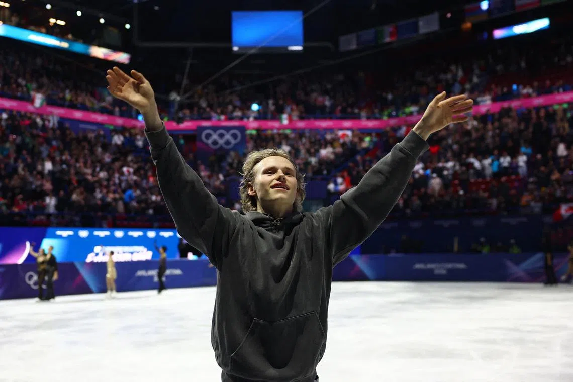 Milano Cortina 2026 Olympics - Figure Skating - Exhibition Gala - Milano Ice Skating Arena, Milan, Italy - February 21, 2026. Ilia Malinin of United States waves to the crowd during the finale of the Exhibition Gala. REUTERS/Claudia Greco