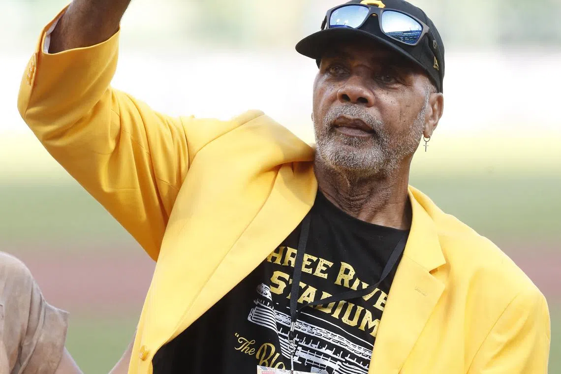 FILE PHOTO: Aug 26, 2023; Pittsburgh, Pennsylvania, USA; Pittsburgh Pirates former right fielder Dave Parker waves to the crowd during a ceremony honoring those inducted into the 2023 Hall of Fame Class of the Pirates organization before the game against the Chicago Cubs at PNC Park. Mandatory Credit: Charles LeClaire-USA TODAY Sports/File Photo