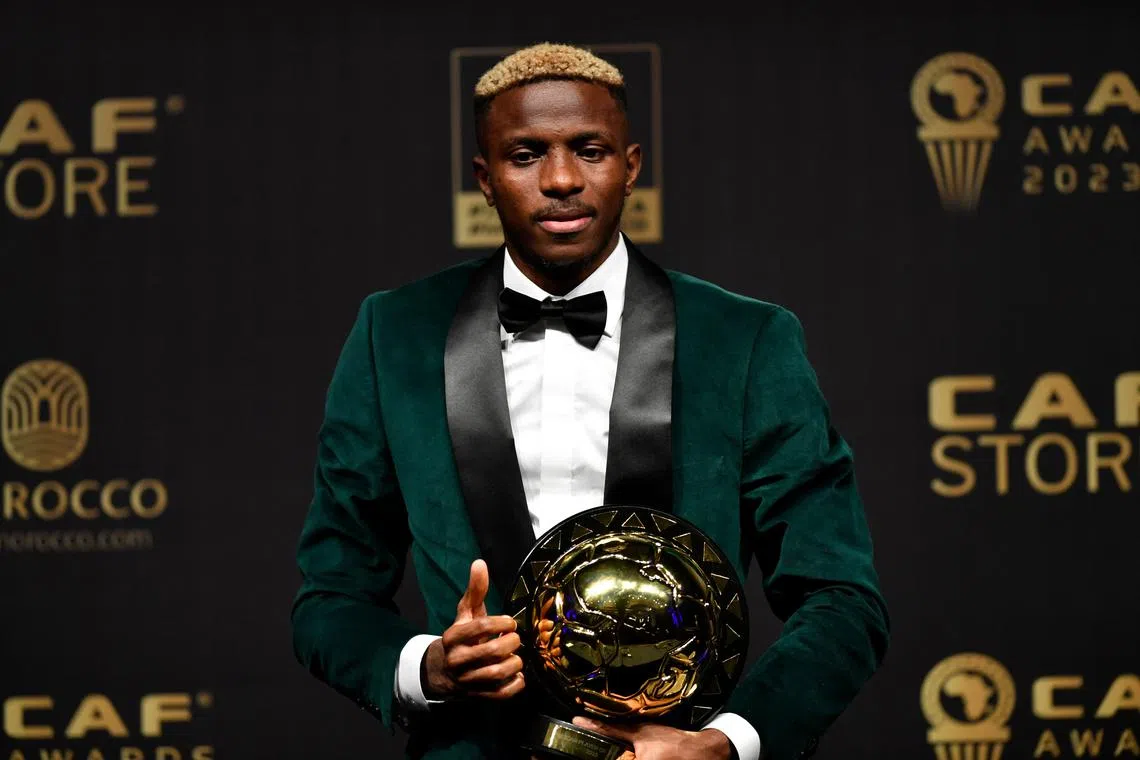 epa11023720 Osimhen wins the first CAF African Player of the Year award in the men’s category during the 2023 Confederation of African Football (CAF) Awards in Marrakech, Morocco, 11 December 2023. EPA-EFE/JALAL MORCHIDI