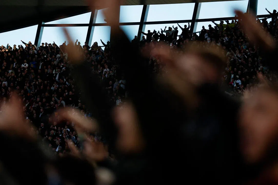 Soccer Football - Premier League - Tottenham Hotspur v Arsenal - Tottenham Hotspur Stadium, London, Britain - February 22, 2026 Tottenham Hotspur fans inside the stadium before the match Action Images via Reuters/Peter Cziborra